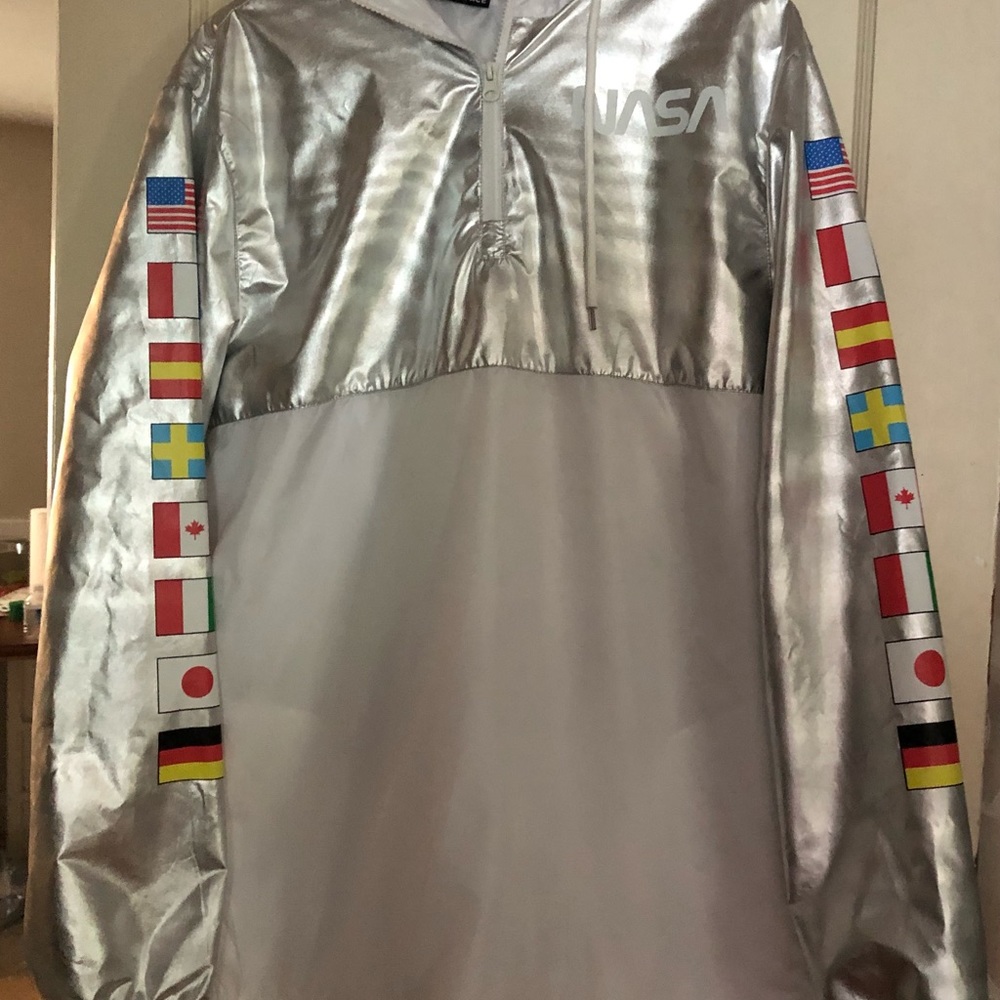 Mens windbreaker ..
